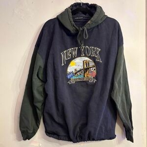 🗽 Rare asf Brandy Melville brooklyn bridge sweatshirt